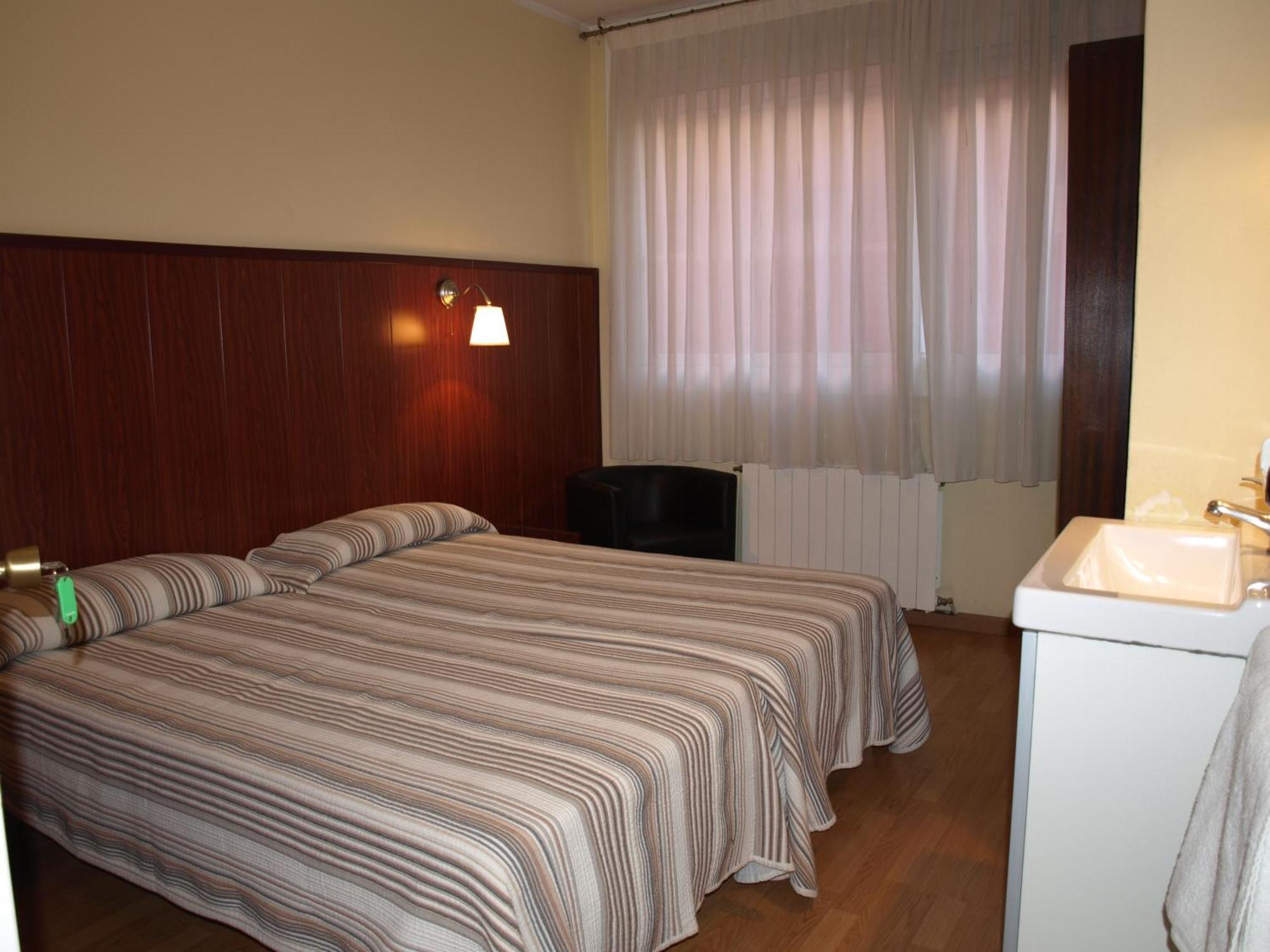 Hostal Bejar Barcelona Ngoại thất bức ảnh