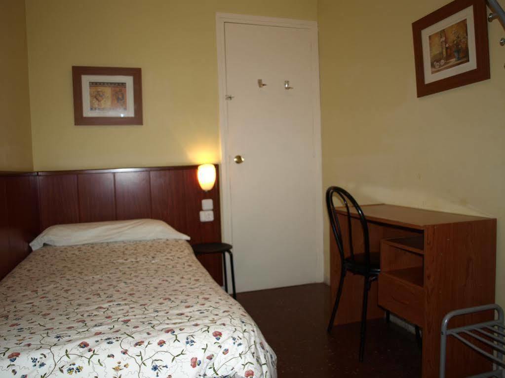 Hostal Bejar Barcelona Ngoại thất bức ảnh