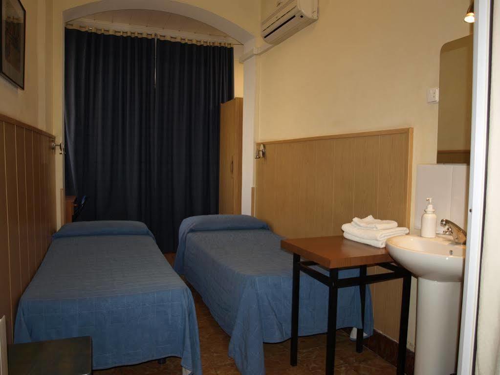 Hostal Bejar Barcelona Ngoại thất bức ảnh