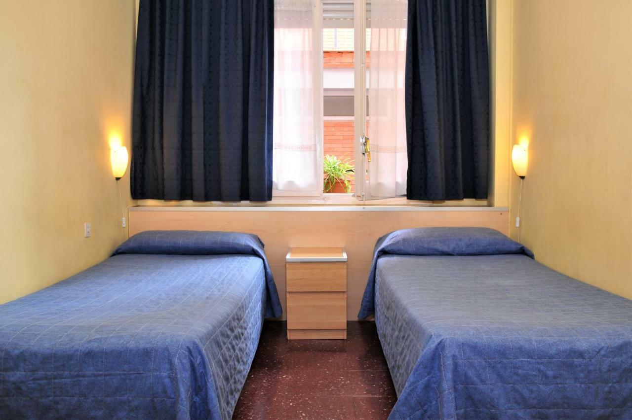Hostal Bejar Barcelona Ngoại thất bức ảnh
