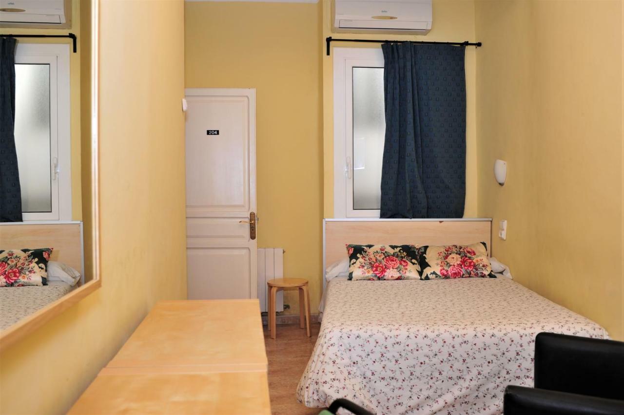 Hostal Bejar Barcelona Ngoại thất bức ảnh