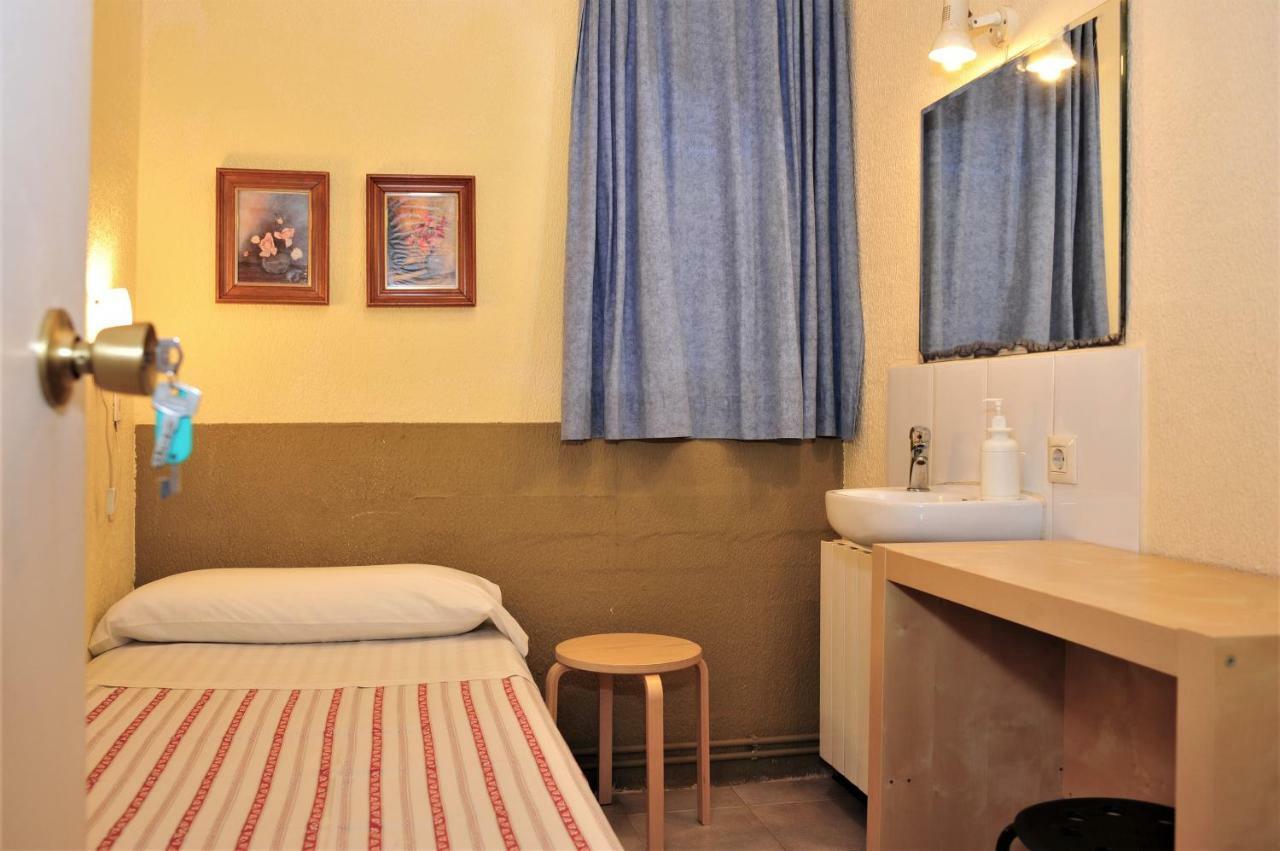 Hostal Bejar Barcelona Ngoại thất bức ảnh